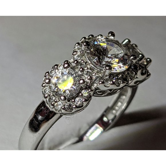 Sterling Silver 925 Large 3 stone CZ diamond Ring. sz 8 women's - Picture 3 of 3